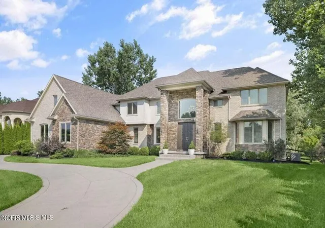 Photo 2 of Single family home for sale at 4271 Cranberry Ln, Sylvania, OH 43560 | MLS# 10006939 | Listing updated on 2026-10-05