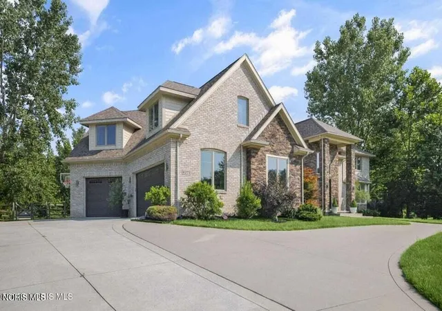 Photo 2 of Single family home for sale at 4271 Cranberry Ln, Sylvania, OH 43560 | MLS# 10006939 | Listing updated on 2026-10-05