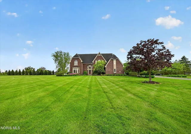 Photo 2 of Single family home for sale at 9211 Shadow Brk Dr, Sylvania, OH 43560 | MLS# 10006974 | Listing updated on 2026-07-26