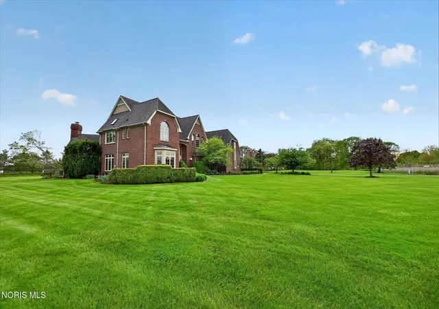 Photo 4 of Single family home for sale at 9211 Shadow Brk Dr, Sylvania, OH 43560 | MLS# 10006974 | Listing updated on 2026-07-26