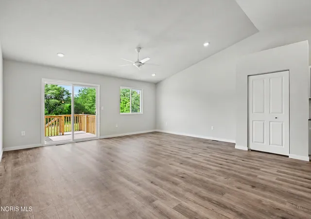 2nd image of 1051 Lakeside Ln, Oregon, OH 43616 | MLS# 10006956