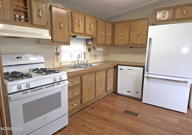 Photo 4 of Manufactured home for sale at 1910 Southshore Dr, Findlay, OH 45840 | MLS# 10006977 | Listing updated on 2026-05-10