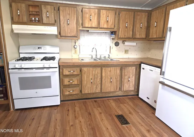 Photo 5 of Manufactured home for sale at 1910 Southshore Dr, Findlay, OH 45840 | MLS# 10006977 | Listing updated on 2026-05-10