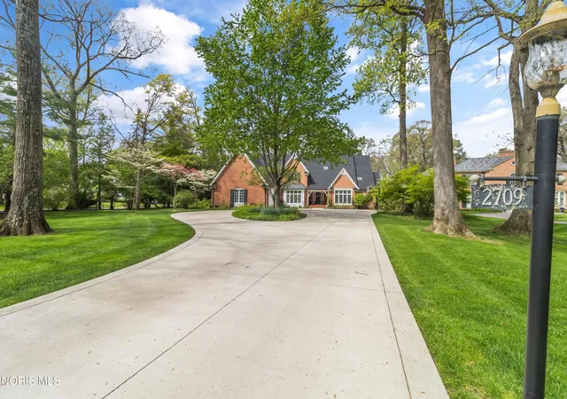 Homes for sale in Ottawa Hills, OH | 2709 Westchester Rd, Ottawa Hills, OH 43615 | MLS# 10007158