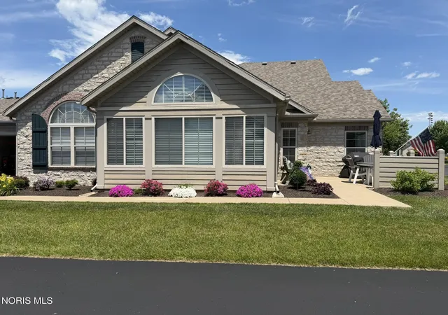 Homes for sale in Port Clinton, OH | 2749a N Canterbury Cir, Port Clinton, OH 43452 | MLS# 10007105