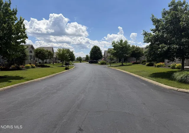 Homes for sale in Port Clinton, OH | 2749a N Canterbury Cir, Port Clinton, OH 43452 | MLS# 10007105