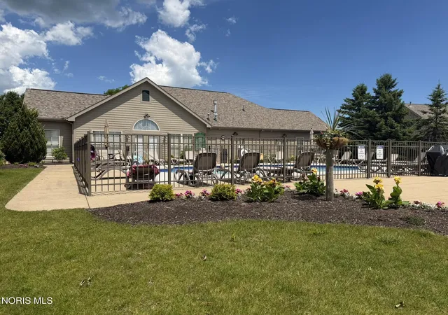 Homes for sale in Port Clinton, OH | 2749A N Canterbury Cir, Port Clinton, OH 43452 | MLS# 10007105