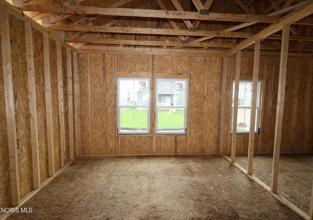 3rd image of 932 Creekside Ln, Bowling Green, OH 43402 | MLS# 10007148