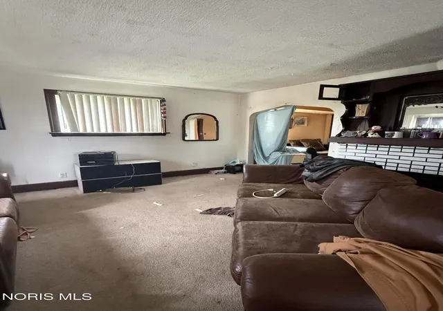 Listing Photo 2 - Condo for sale in building located at 1115 Lincoln Ave, Toledo, OH 43607 - Unit #
