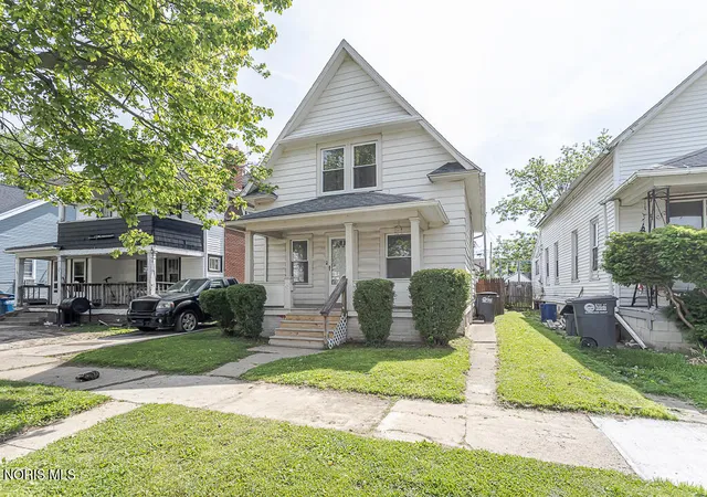 Homes for sale in Toledo, OH | 701 Thomas St, Toledo, OH 43609 | MLS# 10007241