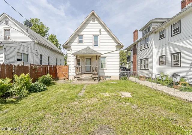 Homes for sale in Toledo, OH | 701 Thomas St, Toledo, OH 43609 | MLS# 10007241