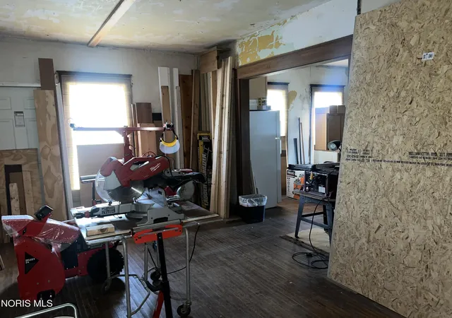 Listing Photo 2 - Condo for sale in building located at 832 Waverly Ave, Toledo, OH 43607 - Unit #