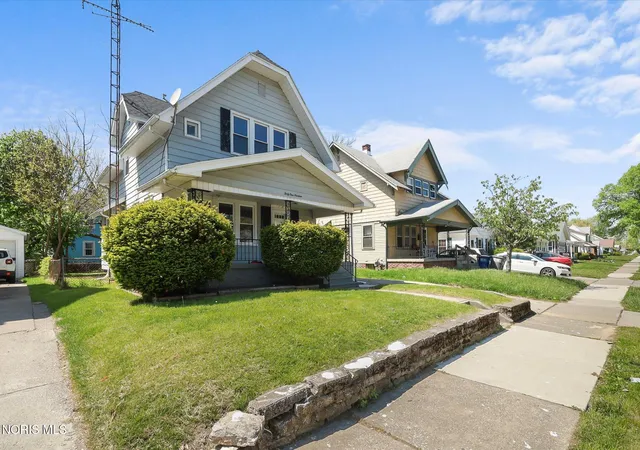 Homes for sale in Toledo, OH | 4119 Parrakeet Ave, Toledo, OH 43612 | MLS# 10007398
