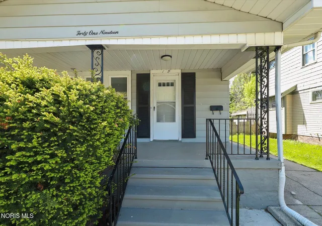 Homes for sale in Toledo, OH | 4119 Parrakeet Ave, Toledo, OH 43612 | MLS# 10007398