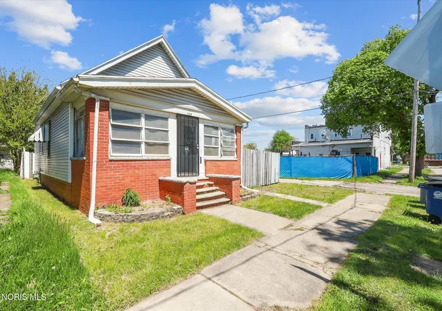 Photo 2 of Single family home for sale at 113 E Hudson St, Toledo, OH 43608 | MLS# 10007396 | Listing updated on 2026-07-10