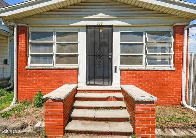 Photo 3 of Single family home for sale at 113 E Hudson St, Toledo, OH 43608 | MLS# 10007396 | Listing updated on 2026-07-10