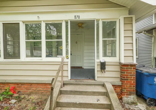 Photo 3 of Single family home for sale at 870 Toronto Ave, Toledo, OH 43609 | MLS# 10007395 | Listing updated on 2026-05-14