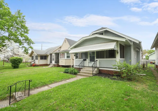 3rd image of 811 Geneva Ave, Toledo, OH 43609 | MLS# 10007394