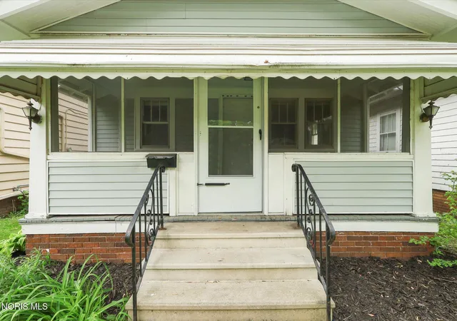 4th image of 811 Geneva Ave, Toledo, OH 43609 | MLS# 10007394