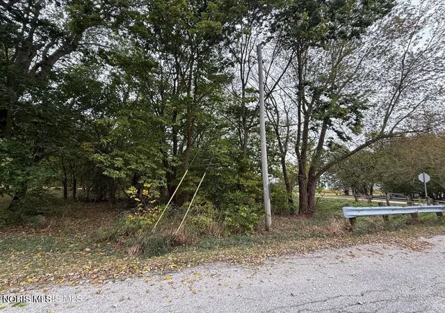 Homes for sale in Curtice, OH | 12504 La Fontaine Dr, Curtice, OH 43412 | MLS# 10007888