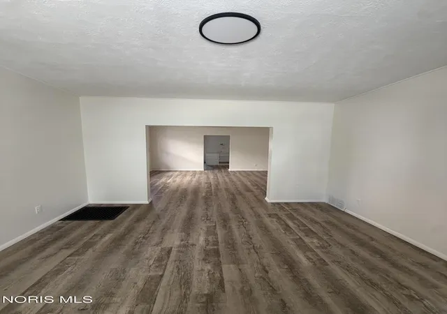 Homes for sale in Toledo, OH | 329 E Lake St, Toledo, OH 43608 | MLS# 10007440
