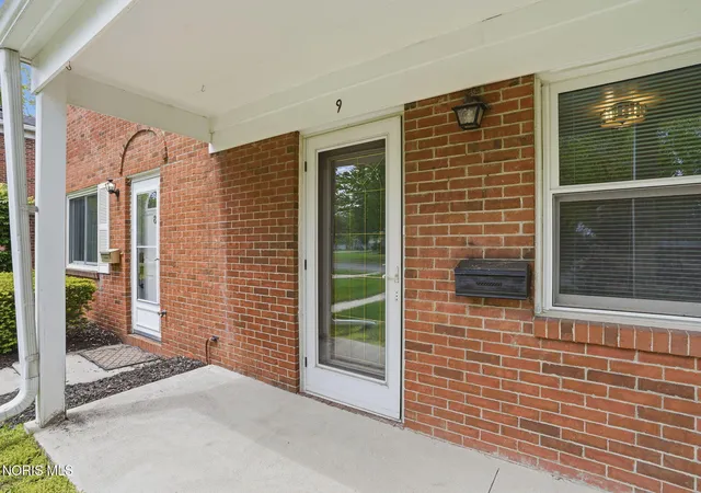 Homes for sale in Findlay, OH | 1724 Queenswood Dr, Findlay, OH 45840