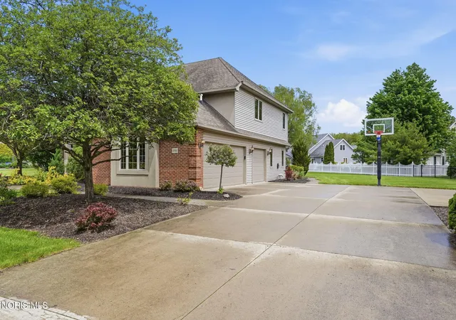 Homes for sale in Findlay, OH | 2700 Lakeview Pkwy, Findlay, OH 45840 | MLS# 10007764