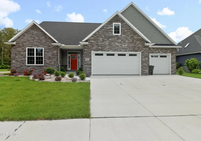 Homes for sale in Holland, OH | 541 E Shoreline Dr, Holland, OH 43528 | MLS# 10007762