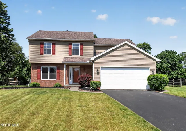 Photo 2 of Single family home for sale at 30 Springcove Ln, Holland, OH 43528 | MLS# 10007840 | Listing updated on 2026-06-30