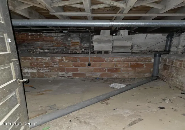 Listing Photo 2 - Condo for sale in building located at 39 Garfield Pl, Toledo, OH 43605 - Unit #