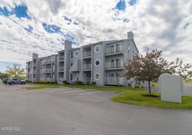 Homes for sale in Port Clinton, OH | 158 Clinton Reef Dr #158, Port Clinton, OH 43452 | MLS# 10007865
