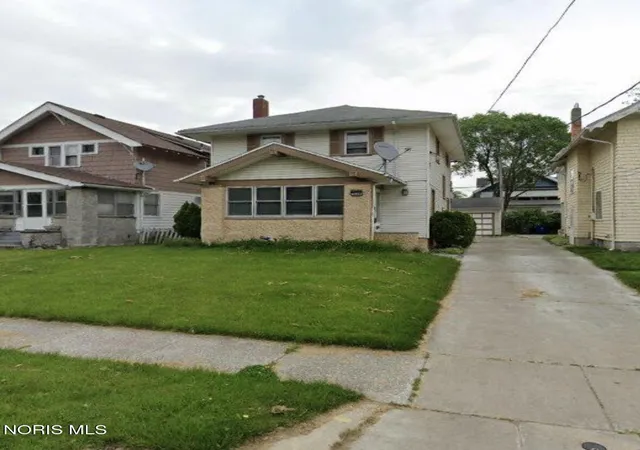 Homes for sale in Toledo, OH | 2844 Rockwood Pl, Toledo, OH 43610 | MLS# 10007863