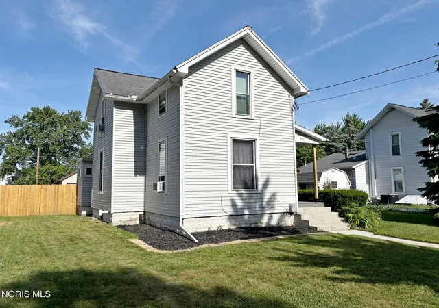 Homes for sale in Bowling Green, OH | 310 Buttonwood Ave, Bowling Green, OH 43402 | MLS# 10007894