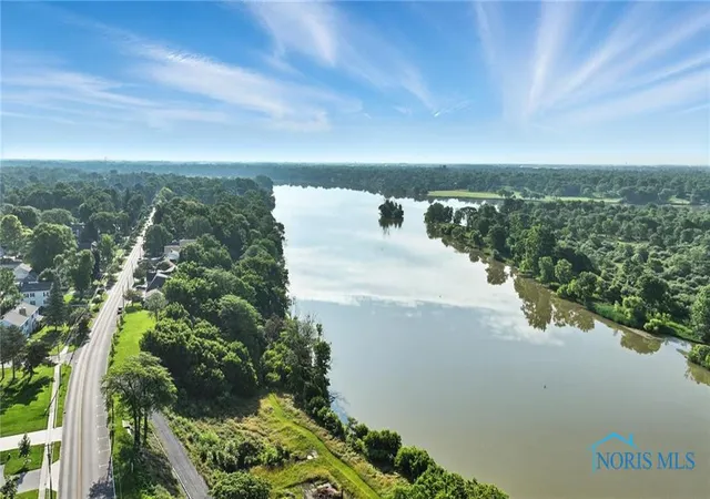 2nd image of 1038 River Rd, Maumee, OH 43537 | MLS# 10007903