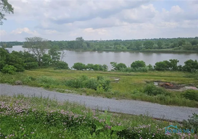 3rd image of 1034 River Rd, Maumee, OH 43537 | MLS# 10007910