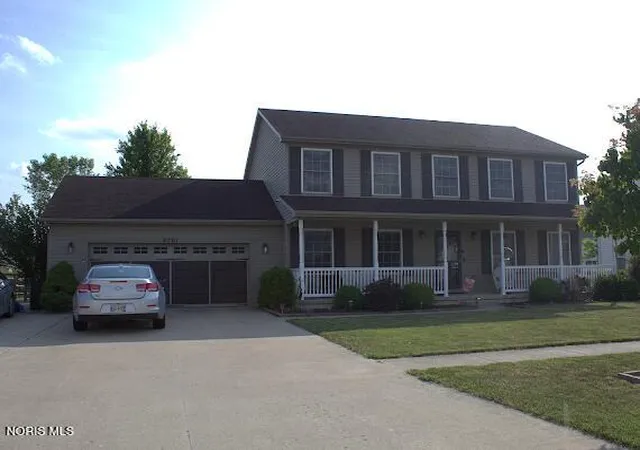 Homes for sale in Walbridge, OH | 5701 Blue Grass Dr, Walbridge, OH 43465 | MLS# 10007933