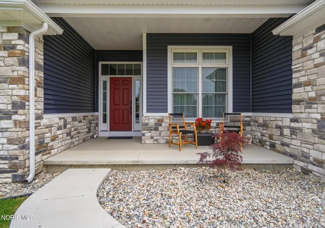 3rd image of 305 Ridgepoint Cir, Waterville, OH 43566 | MLS# 10008267