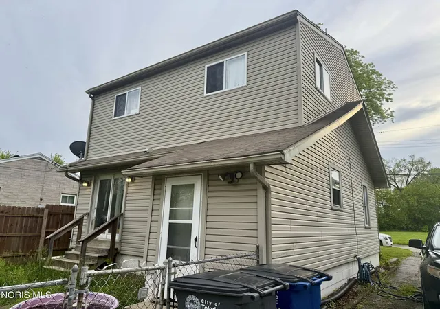 Photo 3 of Single family home for sale at 109 Van Buren Ave, Toledo, OH 43605 | MLS# 10008032 | Listing updated on 2026-08-27