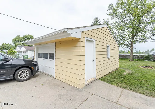 3rd image of 4518 Thackeray Rd, Maumee, OH 43537 | MLS# 10008169