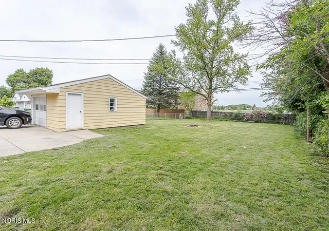 5th image of 4518 Thackeray Rd, Maumee, OH 43537 | MLS# 10008169