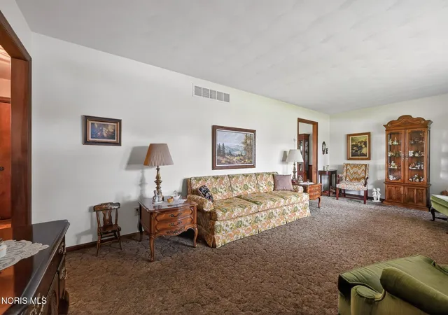 Homes for sale in Fostoria, OH | 755 Nickie Ln, Fostoria, OH 44830 | MLS# 10008120