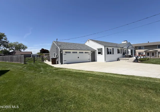 Photo 3 of Sale Pending at 2603 Shoreland Ave, Toledo, OH 43611 | MLS# 10008101 | Listing updated on 2026-07-29