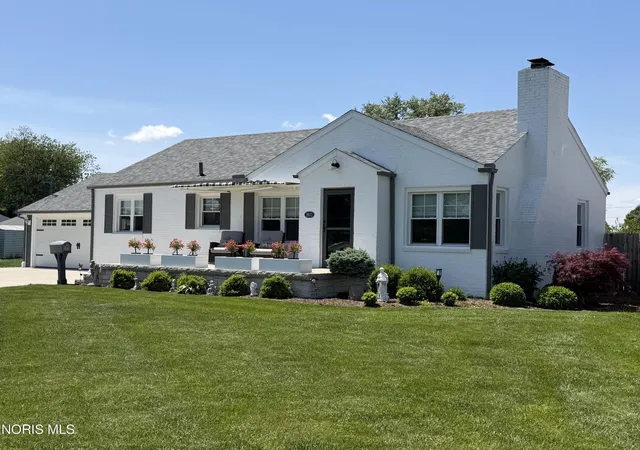 Photo 4 of Sale Pending at 2603 Shoreland Ave, Toledo, OH 43611 | MLS# 10008101 | Listing updated on 2026-07-29