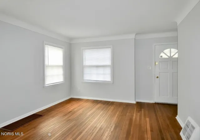 3rd image of 2211 W Sylvania Ave, Toledo, OH 43613 | MLS# 10008183