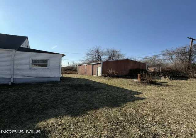 3rd image of 2045 La France St, Oregon, OH 43616 | MLS# 10008186