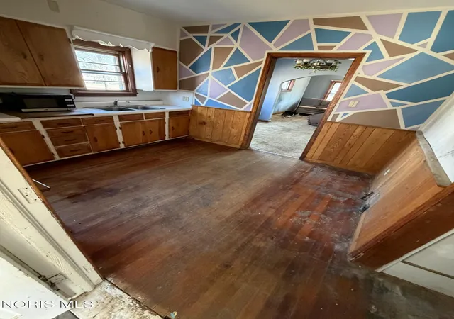 5th image of 2045 La France St, Oregon, OH 43616 | MLS# 10008186