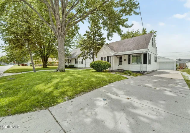 Homes for sale in Walbridge, OH | 407 N Grove St, Walbridge, OH 43465 | MLS# 10008290