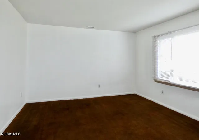 Photo 3 of Single family home for sale at 1425 White Ave, Fremont, OH 43420 | MLS# 10008564 | Listing updated on 2026-07-29