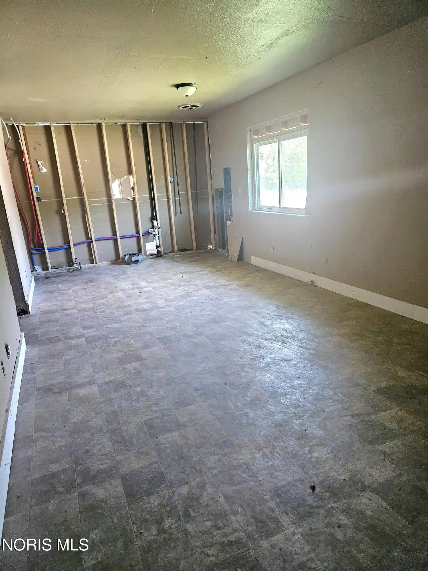Listing Photo 10 - Condo for sale in 3056 Chase St located at 3056 Chase St, Toledo, OH 43611 - Unit 3056 Chase St