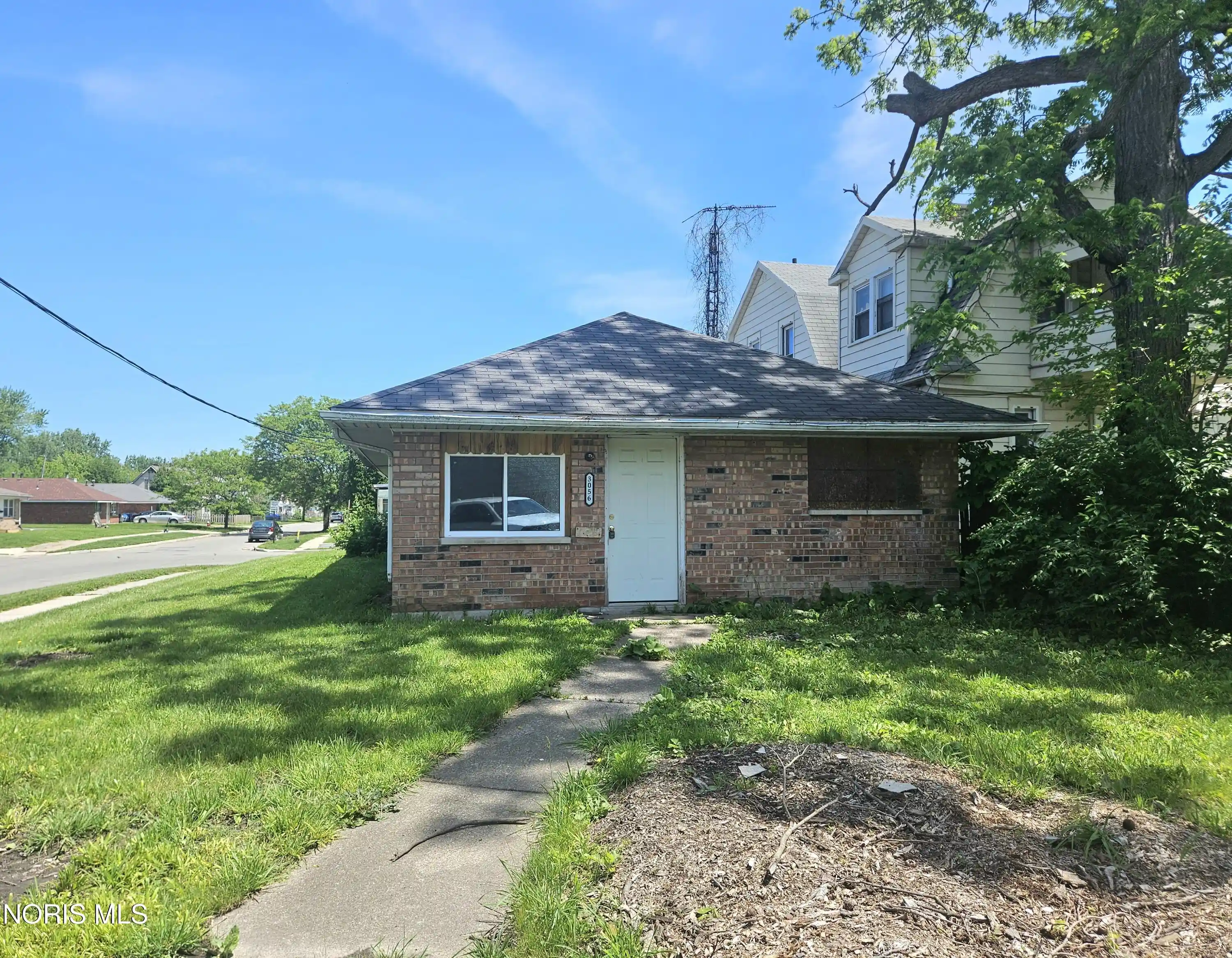 Listing Photo 2 - Condo for sale in 3056 Chase St located at 3056 Chase St, Toledo, OH 43611 - Unit 3056 Chase St